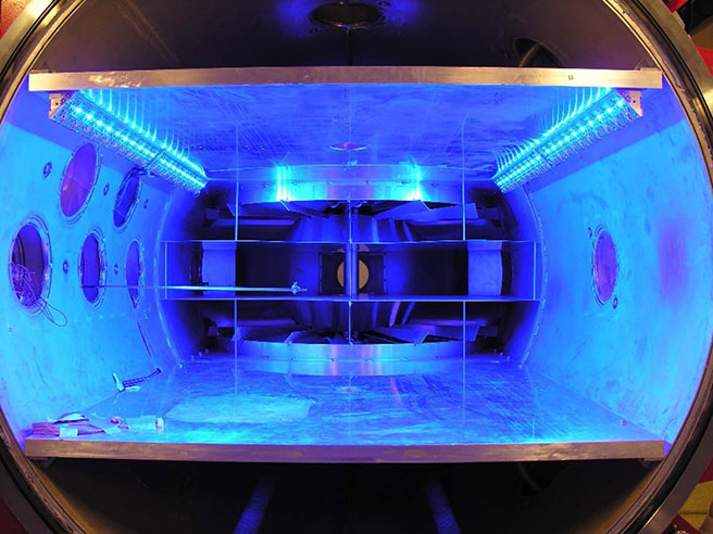 Hot plasma resonance chamber